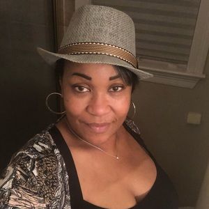 Meet your Posher, Venessa